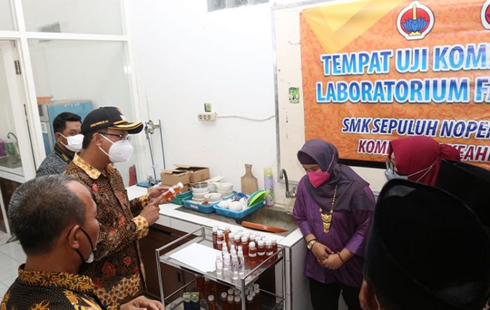 Bupati Gus Muhdlor Ajak Siswa SMK Keperawatan di Sidoarjo Jadi Relawan Covid-19 Bupati Gus Muhdlor Ajak Siswa SMK Keperawatan di Sidoarjo Jadi Relawan Covid-19