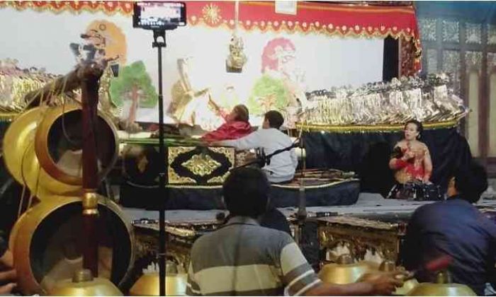 Situs Ndalem Pojok Kediri Gelar Pertujukan Wayang Kulit Lakon Turunnya Wahyu Batara Surya Situs Ndalem Pojok Kediri Gelar Pertujukan Wayang Kulit Lakon Turunnya Wahyu Batara Surya