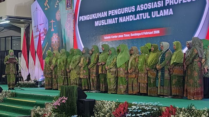 Gandeng Kementerian PPPA, Khofifah Kukuhkan Profesor Muslimat NU di Islamic Center Surabaya