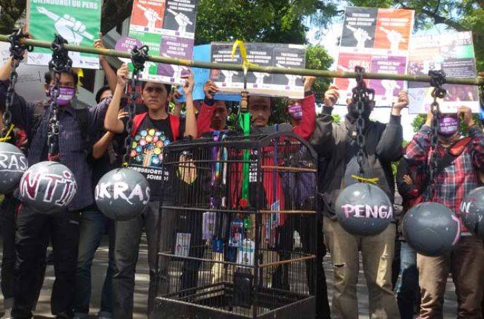 Tuntut Kebebasan Pers, Puluhan Wartawan di Kota Malang Demo Balai Kota