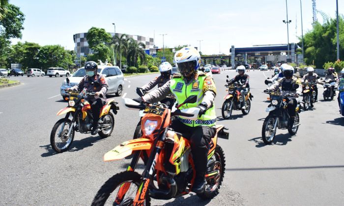 Kapolresta Sidoarjo Berlayar ke Pulau Lusi, Pantau Wisata Bahari Tlocor Kapolresta Sidoarjo Berlayar ke Pulau Lusi, Pantau Wisata Bahari Tlocor