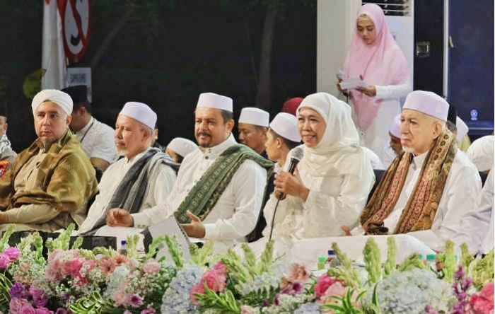 Surabaya Bersholawat Tumpah Ruah, Khofifah: Bukti Perjuangan Kaum Pesantren Kawal Kemerdekaan