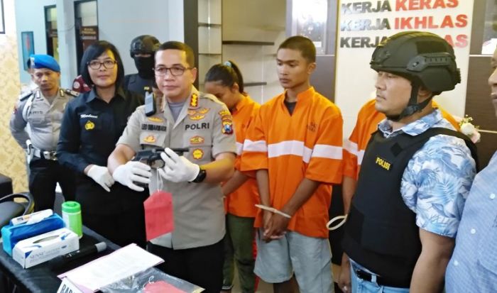 Menyaru Polisi dan Jadikan Istri Sebagai Umpan, Komplotan ini Rampas Barang Berharga Korban Menyaru Polisi dan Jadikan Istri Sebagai Umpan, Komplotan ini Rampas Barang Berharga Korban