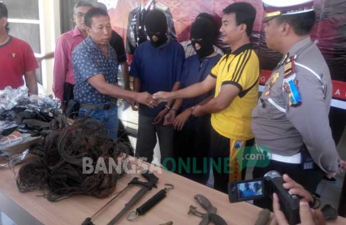 Polres Situbondo Serahkan Dua Pelaku Curwatpon ke Polres Kota Probolinggo