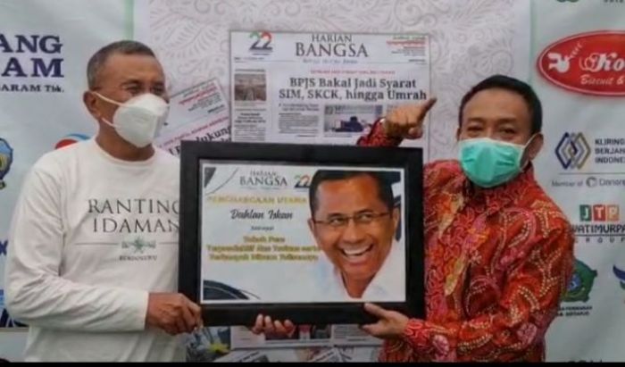 Dahlan Iskan Dapat Penghargaan Tokoh Pers Terproduktif dan Terbanyak Dibaca Tulisannya Dahlan Iskan Dapat Penghargaan Tokoh Pers Terproduktif dan Terbanyak Dibaca Tulisannya