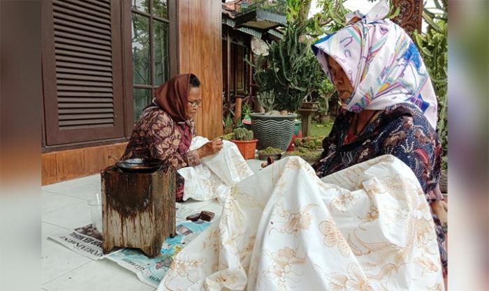 Sangat Sedikit Generasi Muda yang Bisa Membatik Sangat Sedikit Generasi Muda yang Bisa Membatik