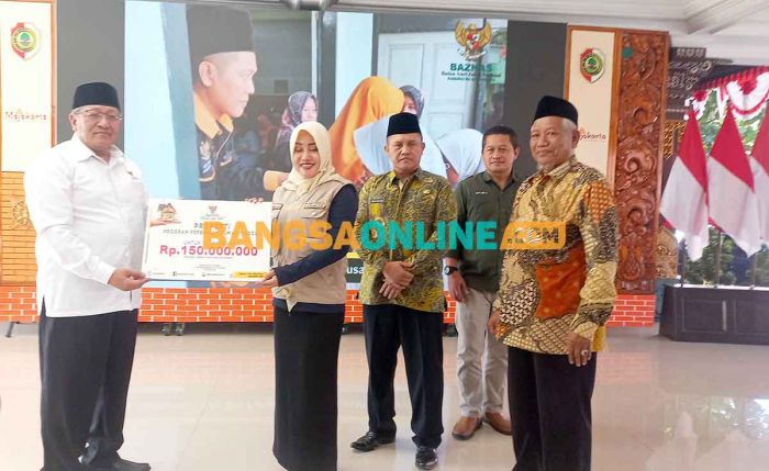 Baznas Jatim Salurkan Bantuan Program Perbaikan Rumah Tinggal di Kabupaten Mojokerto