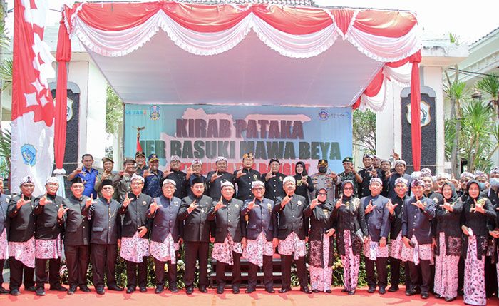 Bupati Lamongan Sambut Kirab Petaka Jer Basuki Mawa Beya