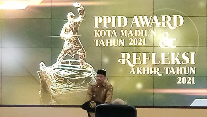 Apresiasi Kinerja Jajaran di Bawahnya, Wali Kota Maidi Serahkan PPID Award 2021