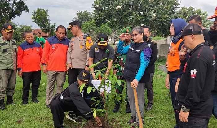 Bersama Perhutani, Dishut Jatim dan Pemkot Kediri Kolaborasi Gelar Reboisasi di Gunung Klotok