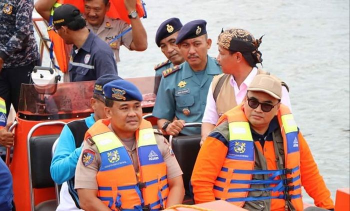 Antisipasi Gelombang Tinggi, Wabup Probolinggo Bersama OPD Susuri Pantai dan Laut Antisipasi Gelombang Tinggi, Wabup Probolinggo Bersama OPD Susuri Pantai dan Laut