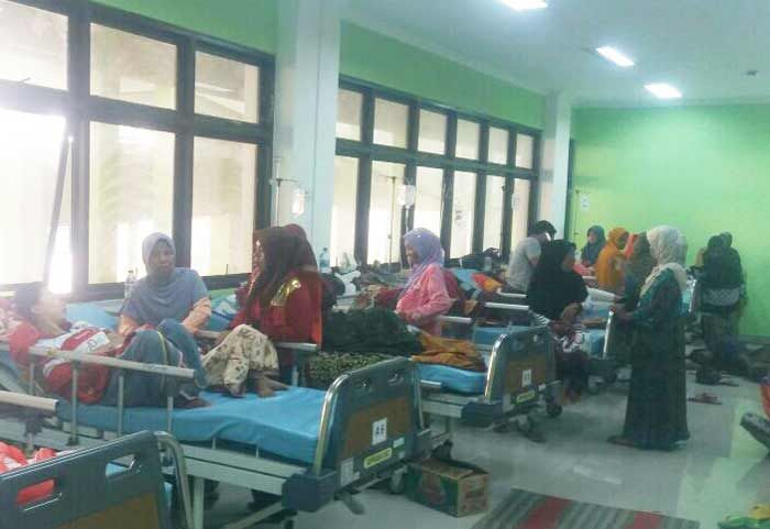 Ratusan Korban Keracunan Masal di Pamekasan Masih Dirawat di RSUD dan Puskesmas Ratusan Korban Keracunan Masal di Pamekasan Masih Dirawat di RSUD dan Puskesmas