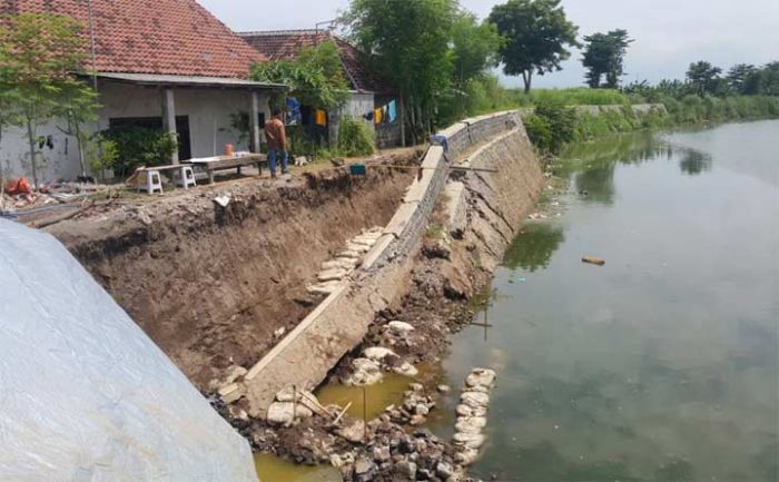 Tak Kunjung Diperbaiki BBWS, Pemkab Tangani Plengsengan di Manaruwi Secara Kedaruratan Tak Kunjung Diperbaiki BBWS, Pemkab Tangani Plengsengan di Manaruwi Secara Kedaruratan