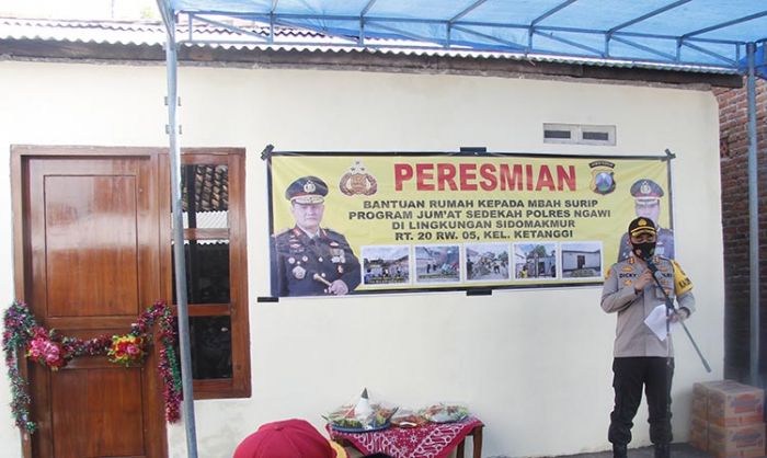 Jelang Akhir Masa Tugas, Kapolres Ngawi Serahkan Bantuan Rumah Layak Huni di Kelurahan Ketanggi