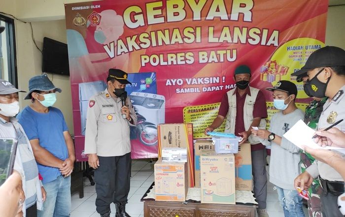 Beri Apresiasi Vaksinasi Lansia, Polres Batu Bagi-Bagi Doorprize Beri Apresiasi Vaksinasi Lansia, Polres Batu Bagi-Bagi Doorprize