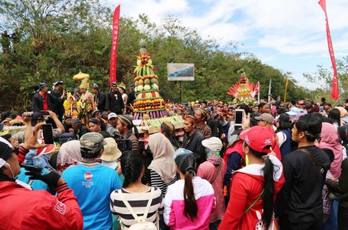 Larung Sesaji Gunung Kelud Tingkatkan Antusias Pengunjung