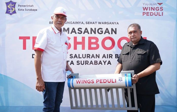 Wings Group Lakukan Pemasangan 5 Titik Trash Boom di Surabaya Wings Group Lakukan Pemasangan 5 Titik Trash Boom di Surabaya