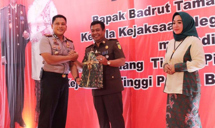 Kapolres Bangkalan: Badrut Tamam Adalah the Right Man in the Right Place Kapolres Bangkalan: Badrut Tamam Adalah the Right Man in the Right Place