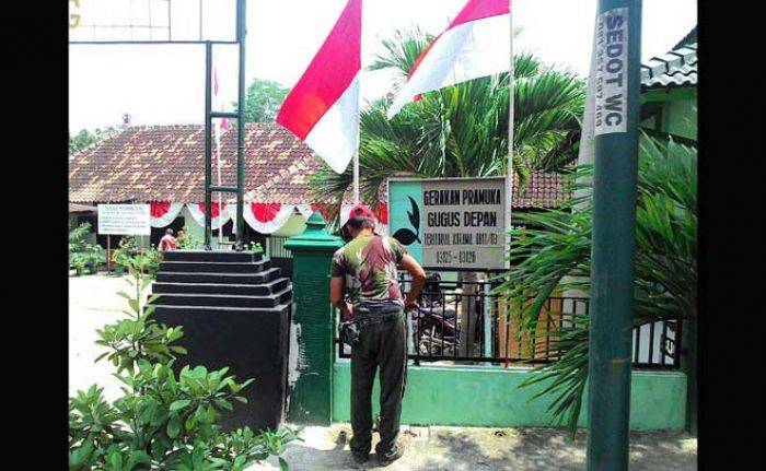 Bangkitkan Nasionalisme Anggota, Koramil 0811/03 Semanding Pasang Bendera dan Umbul-Umbul Bangkitkan Nasionalisme Anggota, Koramil 0811/03 Semanding Pasang Bendera dan Umbul-Umbul