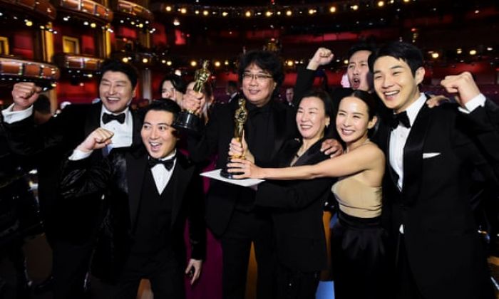 ​Luar Biasa, Film Drakor Komedi Parasite Gemparkan Arena Penghargaan Oscar