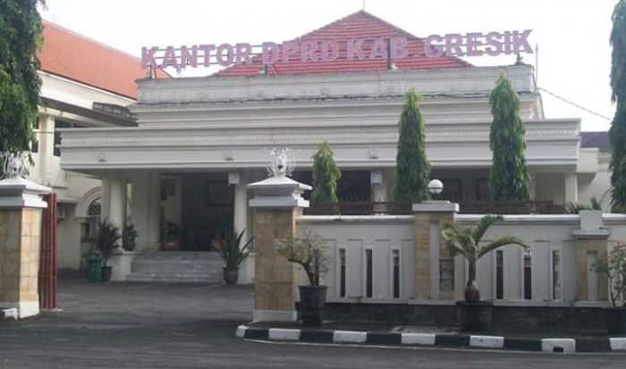 Qodir dan Alif Pimpin DPRD Gresik Sementara Qodir dan Alif Pimpin DPRD Gresik Sementara