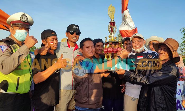 Tim Tebaloan Juara Lomba Dayung Perahu Desa Gredek Gresik 2022 Tim Tebaloan Juara Lomba Dayung Perahu Desa Gredek Gresik 2022