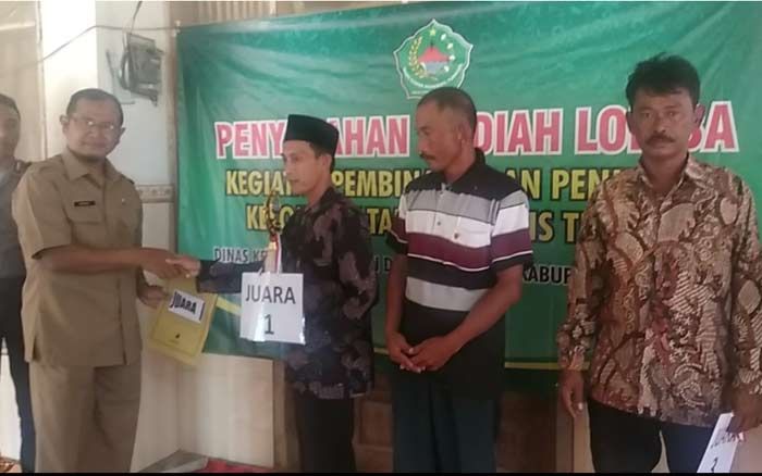 DKPP Pamekasan Serahkan Hadiah Lomba Pembinaan dan Penilaian Poktan Berbasis Agro Bisnis Peternakan DKPP Pamekasan Serahkan Hadiah Lomba Pembinaan dan Penilaian Poktan Berbasis Agro Bisnis Peternakan