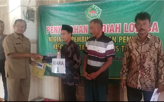 DKPP Pamekasan Serahkan Hadiah Lomba Pembinaan dan Penilaian Poktan Berbasis Agro Bisnis Peternakan