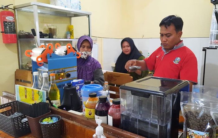 Disabilitas Tuban Mengeluh, Kafe Inklusi yang Dikelola Sepi Pembeli Disabilitas Tuban Mengeluh, Kafe Inklusi yang Dikelola Sepi Pembeli