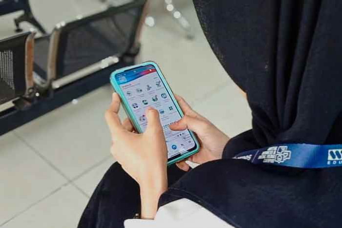 Tak Perlu Repot Datang ke Kantor Cabang, Juwitasari Gunakan Mobile JKN untuk Akses Berbagai Layanan