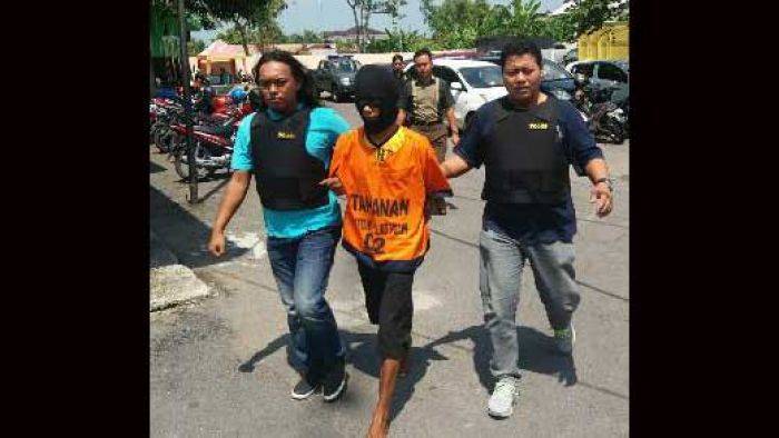 Pembunuhan di Tanjung Sari Ngawi, Istri <i>Dipiting</i> sampai Tewas Pembunuhan di Tanjung Sari Ngawi, Istri <i>Dipiting</i> sampai Tewas