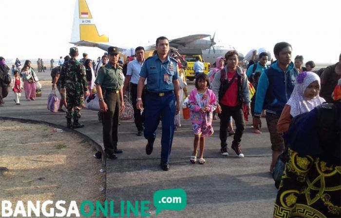 164 Pengungsi dari Palu dan Donggala Sulteng Berhasil Dievakuasi 164 Pengungsi dari Palu dan Donggala Sulteng Berhasil Dievakuasi