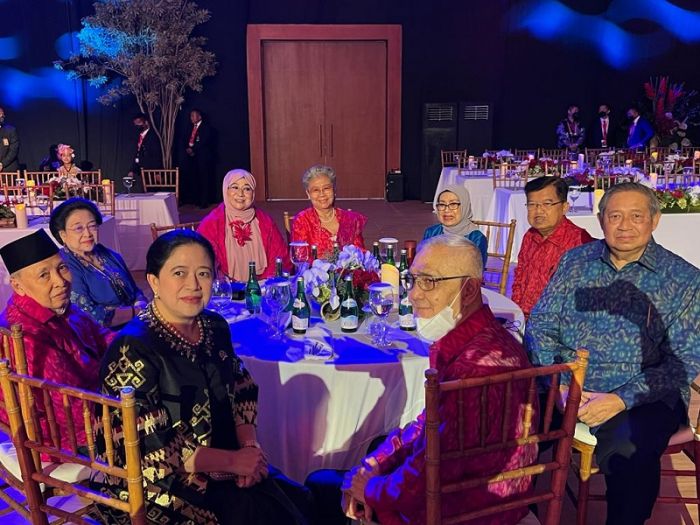 Jokowi Jelaskan Alasan Tamu KTT G20 Memakai Batik Tulis Pada Laman Instagram Pribadinya Jokowi Jelaskan Alasan Tamu KTT G20 Memakai Batik Tulis Pada Laman Instagram Pribadinya