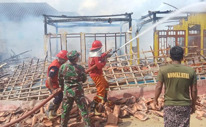 Dua Rumah Petani di Desa Gro Dua Rumah Petani di Desa Gro