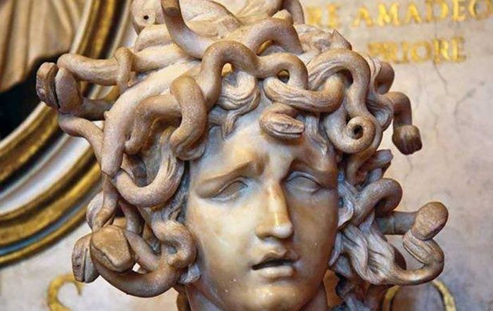 Kutukan Paling Tragis di Mitologi Yunani yang Dialami Medusa Kutukan Paling Tragis di Mitologi Yunani yang Dialami Medusa