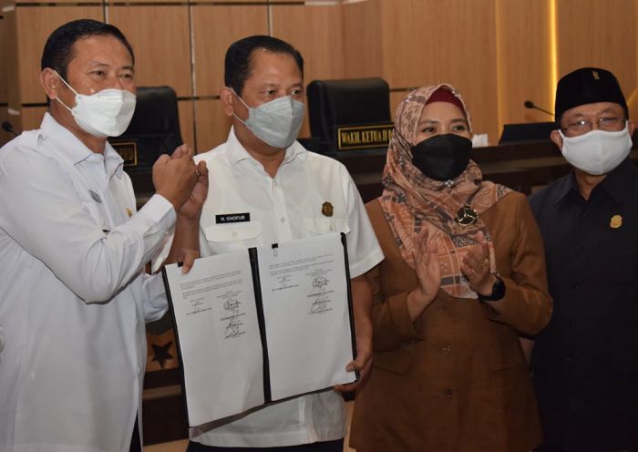 Harapkan Pertumbuhan Ekonomi, Pemkab dan DPRD Lamongan Teken KUA-PPAS APBD 2022 Harapkan Pertumbuhan Ekonomi, Pemkab dan DPRD Lamongan Teken KUA-PPAS APBD 2022