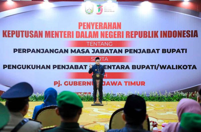 Pj Gubernur Jatim Kukuhkan 13 Pjs Bupati/Wali Kota dan Serahkan SK Perpanjangan untuk 8 Pj Bupati Pj Gubernur Jatim Kukuhkan 13 Pjs Bupati/Wali Kota dan Serahkan SK Perpanjangan untuk 8 Pj Bupati