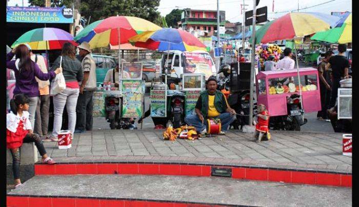 Jelang Relokasi, Wali Kota Batu Minta PKL di Alun-alun Didata Jelang Relokasi, Wali Kota Batu Minta PKL di Alun-alun Didata