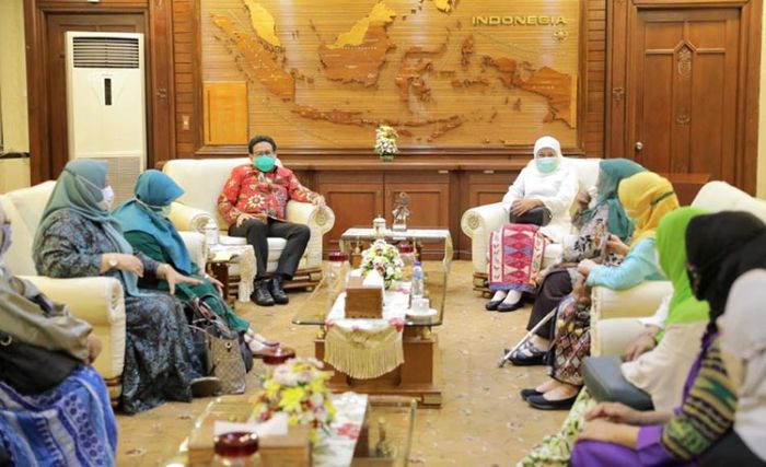 Gus Menteri Puji Peran Muslimat NU dalam Pembangunan Desa Gus Menteri Puji Peran Muslimat NU dalam Pembangunan Desa