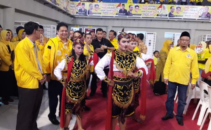Jelang Pemilu 2019, Airlangga Semangati Ribuan Kader dan Simpatisan Golkar Gresik Jelang Pemilu 2019, Airlangga Semangati Ribuan Kader dan Simpatisan Golkar Gresik