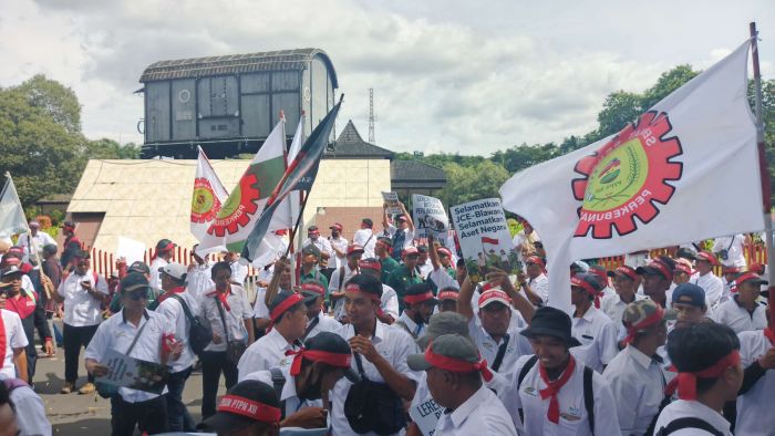 Suarakan Konflik Lahan di Ijen, Ratusan Pekerja PTPN Geruduk Kantor Bupati Bondowoso