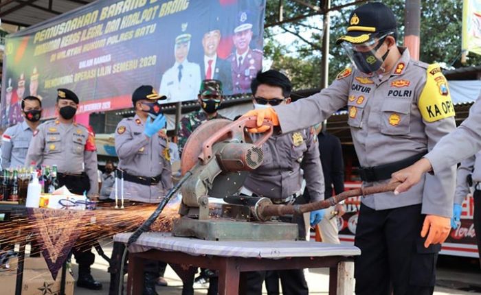 Polres Batu Apel Gelar Pasukan Persiapan Ops Lilin Semeru, Ini yang Perlu Diantisipasi Saat Nataru Polres Batu Apel Gelar Pasukan Persiapan Ops Lilin Semeru, Ini yang Perlu Diantisipasi Saat Nataru