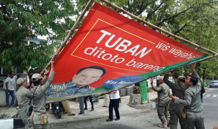 Melanggar, Baliho Bacabup di Tuban Mulai Ditertibkan Melanggar, Baliho Bacabup di Tuban Mulai Ditertibkan