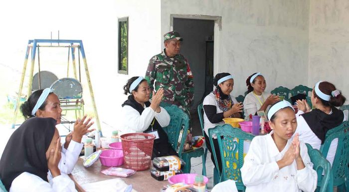 TMMD ke-126 Sidoarjo Gelar Pelatihan Tata Rias untuk Ibu dan Remaja di Desa Kedondong TMMD ke-126 Sidoarjo Gelar Pelatihan Tata Rias untuk Ibu dan Remaja di Desa Kedondong
