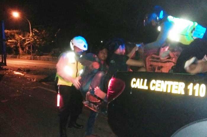 Rombongan SNP Gresik Terlibat Laka di Tuban, 4 Orang Tewas Rombongan SNP Gresik Terlibat Laka di Tuban, 4 Orang Tewas