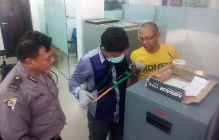 Jebol Atap, Pencuri Acak-acak Dealer Honda di Bojonegoro