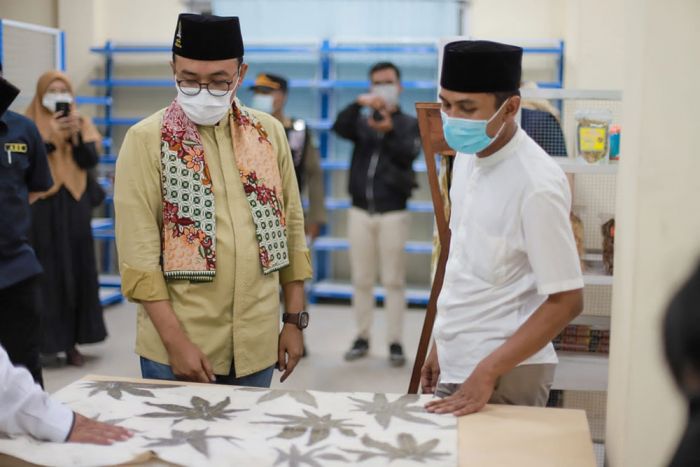 Tingkatkan Ekonomi, Bupati Pamekasan Targetkan Semua Desa Miliki Wamira Mart pada Tahun 2022 Tingkatkan Ekonomi, Bupati Pamekasan Targetkan Semua Desa Miliki Wamira Mart pada Tahun 2022