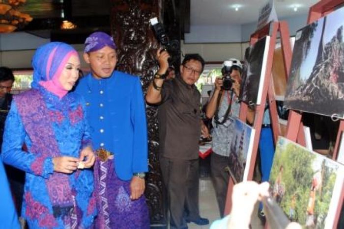 Berpakaian Adat Jawa, Dandim 0810 Ikut Pawai Alegoris HUT Ke-1080 Nganjuk Berpakaian Adat Jawa, Dandim 0810 Ikut Pawai Alegoris HUT Ke-1080 Nganjuk