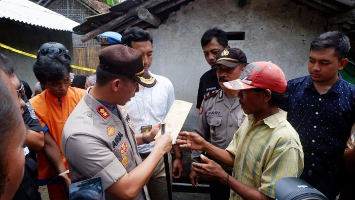 Bantu Tangkap Pelaku Curwan, Warga Karangsari Lumajang Dihadiahi Gaji Kapolres Sebulan