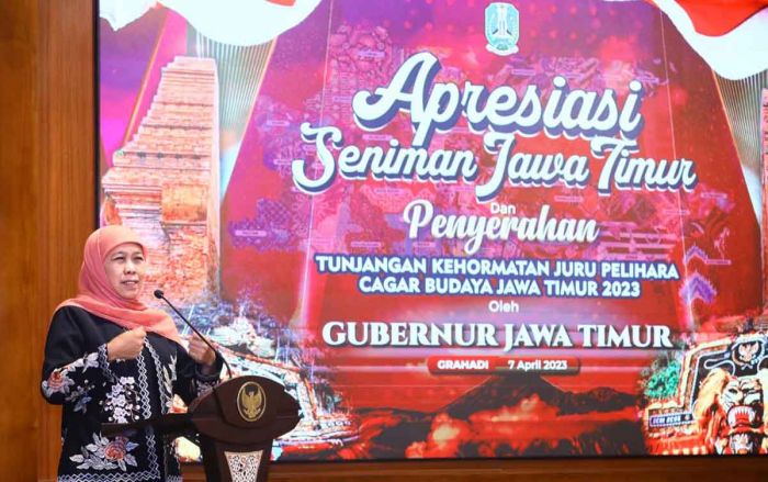Gubernur Khofifah Apresiasi 1.000 Seniman dan 240 Juru Pelihara Cagar Budaya di Jawa Timur Gubernur Khofifah Apresiasi 1.000 Seniman dan 240 Juru Pelihara Cagar Budaya di Jawa Timur